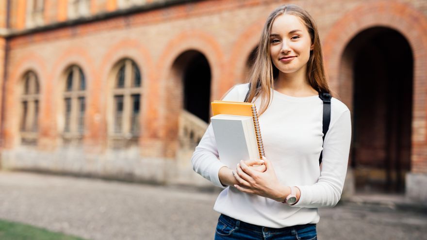 Na viacerých slovenských vysokých školách a univerzitách sa v pondelok začína zimný semester akademického roka 2020/2021. 