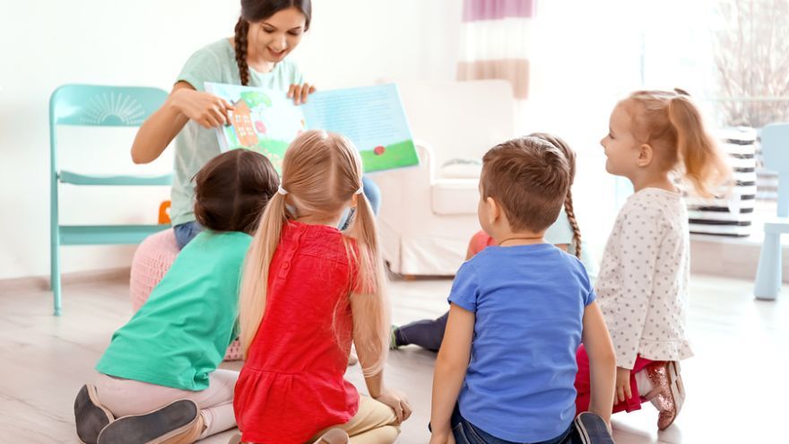 Študenti SOŠ pedagogickej z bratislavskej Dúbravky majú škôlku priamo v škole.
