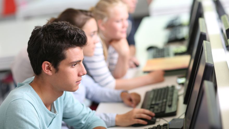 Tender na nové internetové pripojenie pre školy po celom Slovensku Edunet je pravdepodobne predražený a treba ho prehodnotiť.