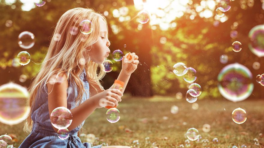 Montessori metóda alebo filozofia výchovy podporuje deti v samostatnosti, a tak aj v záujme o nové veci. 