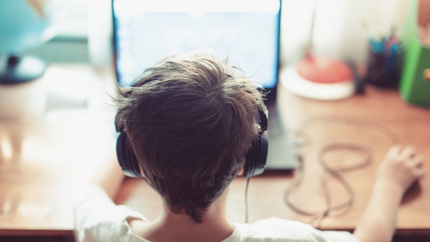 Počas pandémie Covid-19 sa čas detí pred obrazovkami radikálne zvýšil. Ako ustrážiť, aby tým deti netrpeli a aby hrania na digitálnych obrazovkách nebolo priveľa? 