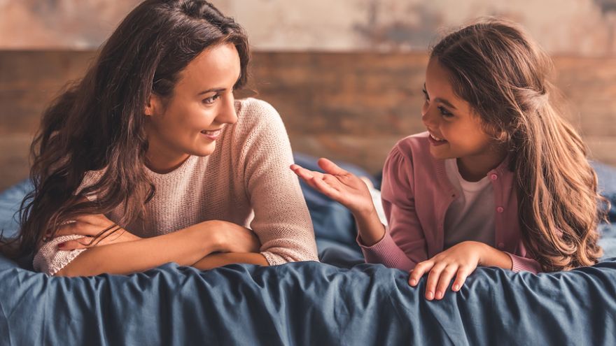 Občas sme si s dieťaťom takí blízki, že si ani neuvedomíme, že sa mu zdôverujeme s vecami, ktoré by jeho uši počuť nemali. Dieťa nemá byť dôverným priateľom rodiča z viacerých dôvodov.