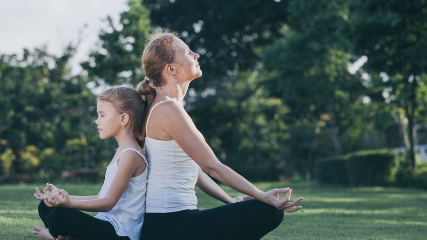 Joga pre deti pomáha deťom, aby sa dokázali v dnešnom uponáhľanom svete stíšiť.