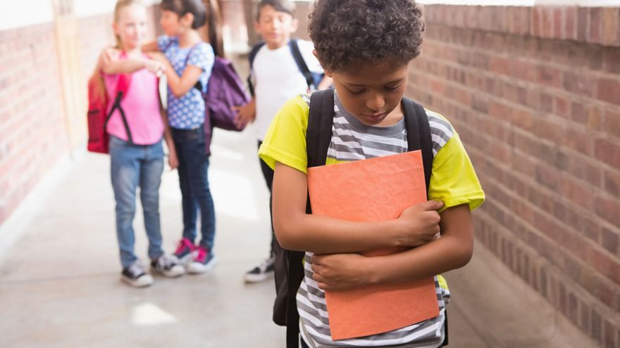 Šikana na školách: Aké deti sa stávajú obeťou šikany a kto býva agresorom?