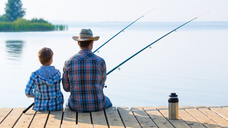 V súčasnosti čoraz viac detí chodí so svojimi rodičmi alebo starými rodičmi loviť ryby. 