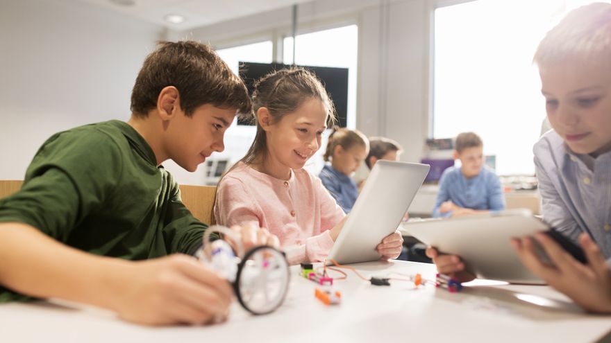 5. ročník programu e-Školy pre budúcnosť je zameraný na správne a bezpečné používanie digitálnych technológií deťmi.