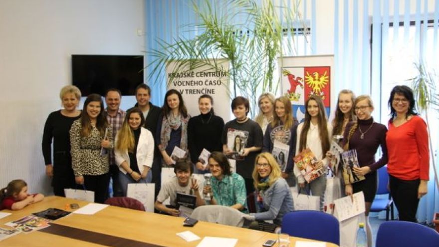 Najlepším stredoškolským časopisom v Trenčianskom samosprávnom kraji (TSK) je školské periodikum Športového gymnázia v Trenčíne Intrák. 