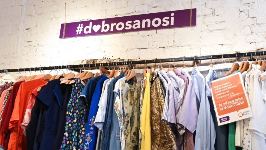 Kolekcia oblečenia Dobro sa nosí od Poštovej banky v secondhande Nosené.