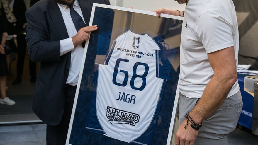 Jaromír Jágr a generálny manažér UNYPu Sotiris Foutsis