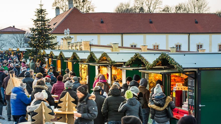 Vianočné trhy na zámku Schloss Hof