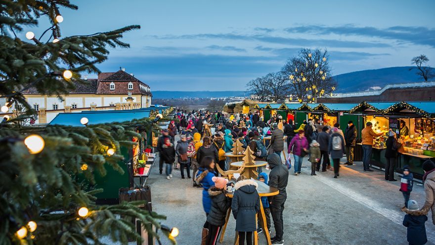 Vianočné trhy na zámku Schloss Hof