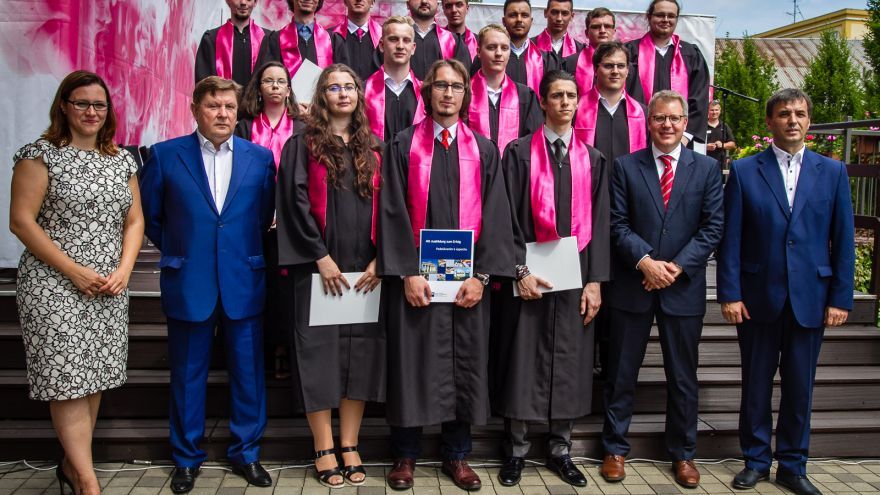  Pilotný projekt duálneho vzdelávania v IKT začal na SPŠE v septembri 2013. Dnes má druhý ročník absolventov.