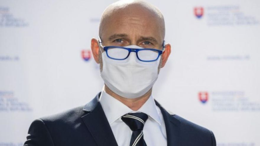 B. Gröhling hovoril o otvorení škôl a škôlok