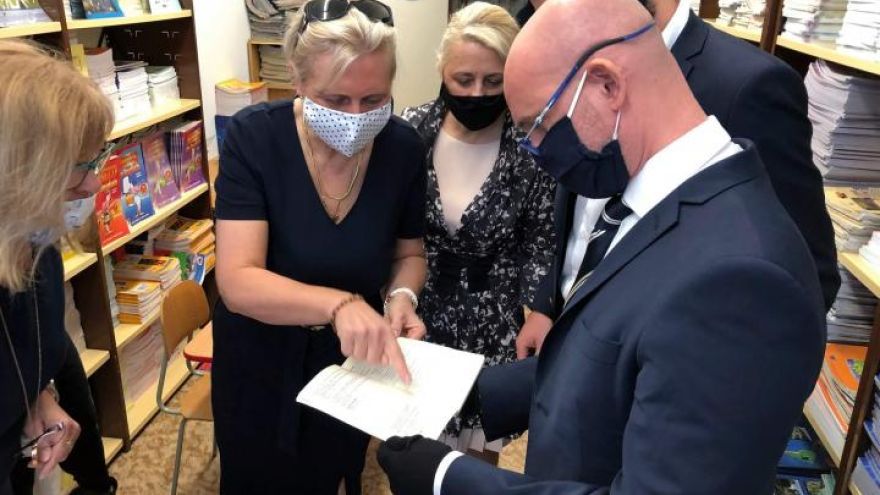 Minister školstva Branislav Gröhling je presvedčený, že sloboda pri výbere učebníc, je prvým krokom k reforme školstva.