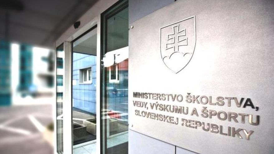 Akadémii médií bol odňatý súhlas na pôsobenie.