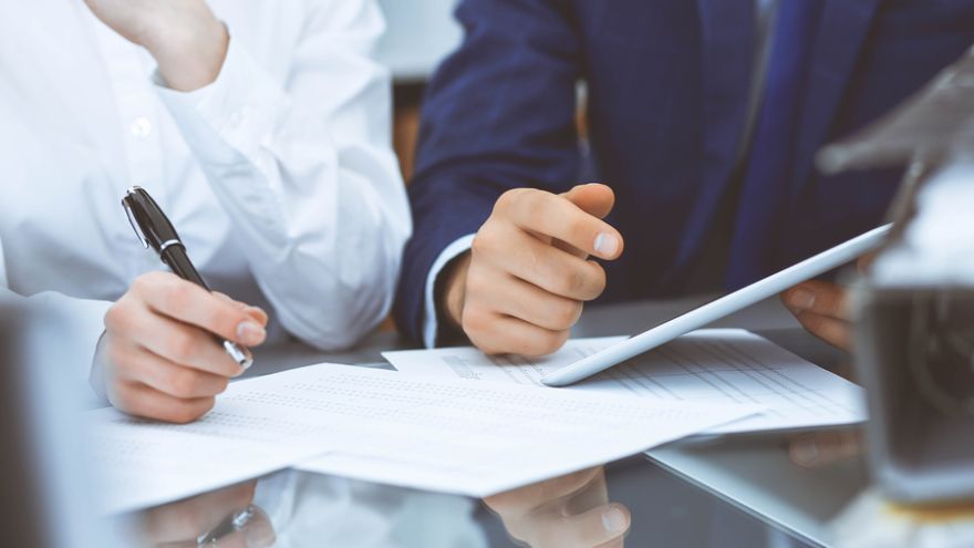 Ak chce človek  získať lepšie pracovné príležitosti alebo vyšší plat, mali by ste neustále študovať a získavať nové skúsenosti.