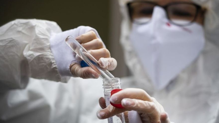 Prvotný balík do 20.000 kusov takzvaných kloktacích testov budú na školy distribuovať koncom budúceho týždňa. 