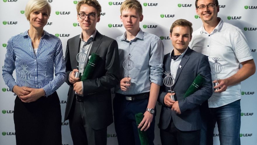 Laureáti 3. Ročníka LEAF Award (zľava: Marta Páleníková, Emanuel Kucbek, Peter Škripko, Filip Geib, Juraj Kováč)