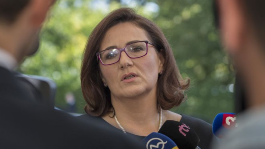 Ministerka školstva Martina Lubyová po návrate z Bruselu uviedla, že Európska komisia nám finančné prostriedky odobrať nechce.