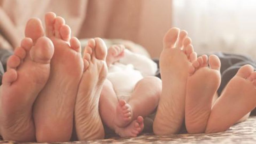 Harmonická rodina je snom každého z nás. Nie je však ničím výnimočné, že práve narodením detí vzťahy v rodine začnú byť napäté a stále viac manželstiev sa rozpadáva už v ich úvode. Sú veci, na ktoré by sme ani po narodení detí nemali zabúdať.