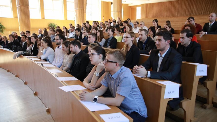 MVýskumy madých vedcov podporili aj finančne. 