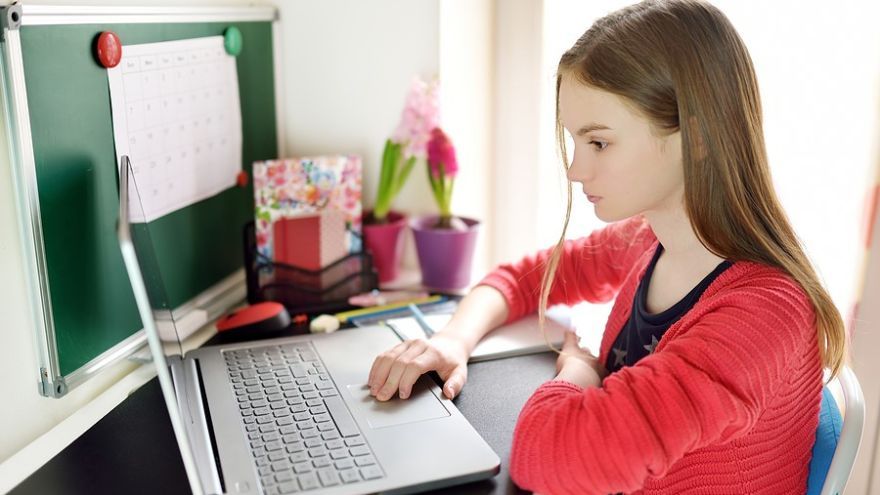 Filantropický program Raiffeisen banky Gesto  pre mesto podporí tentoraz tému DIGITÁLNA TRIEDA.