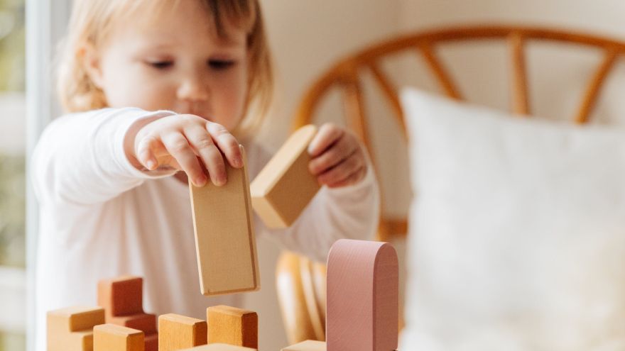 Pokojná hra v tichu je dôležitá pre najmenších i pre staršie deti.