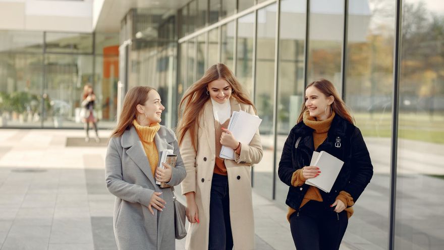 Slovenské univerzity chcú o slovenského študenta zabojovať.