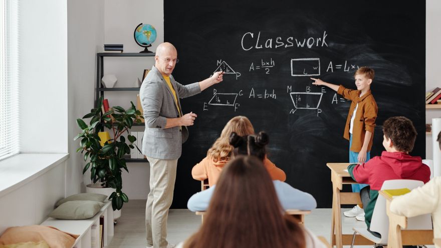 V stredu bolo obnovené prezenčné vyučovanie v 2681 školách.