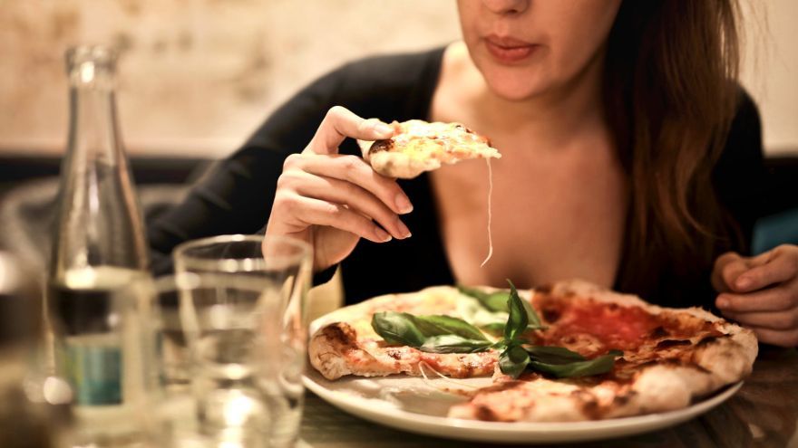 Poruchy príjmu potravy sa najviac dotýkajú dospievajúcich detí.
