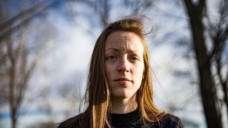 Každá žena túži byť milovaná, šťastná a túži po tom, aby si ju ľudia vážili. Existujú ženy, ktorým sa tieto sny plnia ľahko, ale existujú aj také, ktorým sa v tejto oblasti nedarí. Často to spôsobuje nízke sebavedomie. 