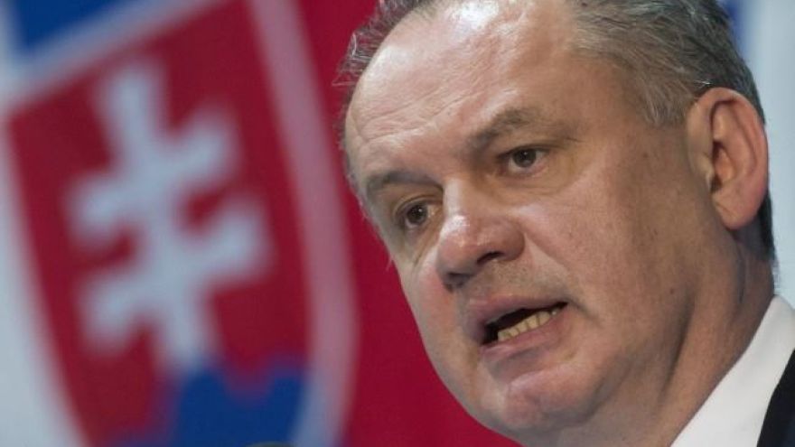 Zmeny pri mzdovom normatíve, poskytovaní finančných prostriedkov na dopravu žiakov do škôl či novinky pri znížení administratívnej záťaže v školách dnes odobril aj prezident.