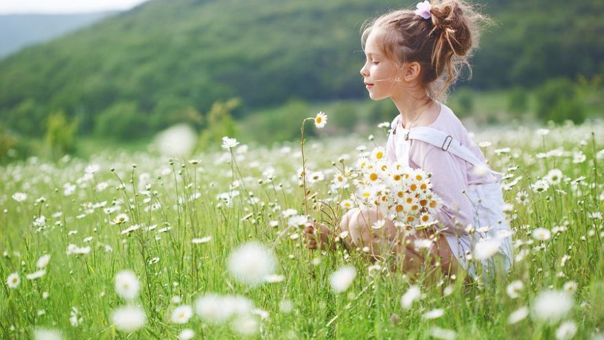 Relaxácia pomáha zlepšovať sústredenie, pamäť, navodzuje pocit pokoja, istoty a sebadôvery. Znižuje úroveň  úzkosti,  napätia, naučených obáv a neistoty. Pomáha znižovať trému, podporuje odvahu a odhodlanie.