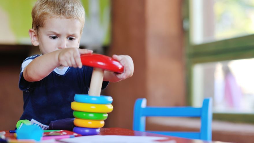 Už dlhšie sa vynárajú rôzne štúdie, ktoré tvrdia, že deti prirodzene rozmýšľajú ako vedci, používajú invenčné metódy uvažovania, skúmania a skúšania a nachádzajú správne odpovede. 