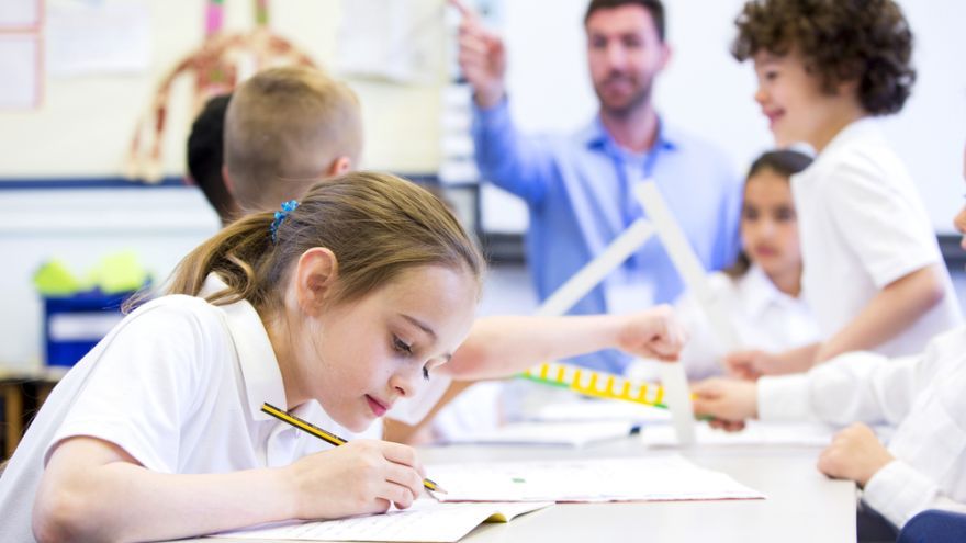 Učiteľ patrí medzi rizikové povolania, kde môže ľahko prísť vyčerpanie. Existujú však stratégie, ktoré učiteľom môžu pomôcť nestratiť svoj zápal a robiť svoju prácu s nadšením.