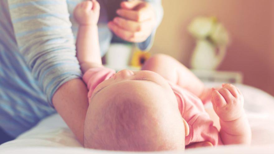 Dnešná veda pomáha rodičom chápať, ako sa vyvíja mozog detí. Odborníci dokážu jasnejšie pomenovať, ktoré metódy a aktivity bránia zdravému vývoju mozgu a emocionálnemu rozvoju dieťaťa a ktoré ho, naopak, podporujú.