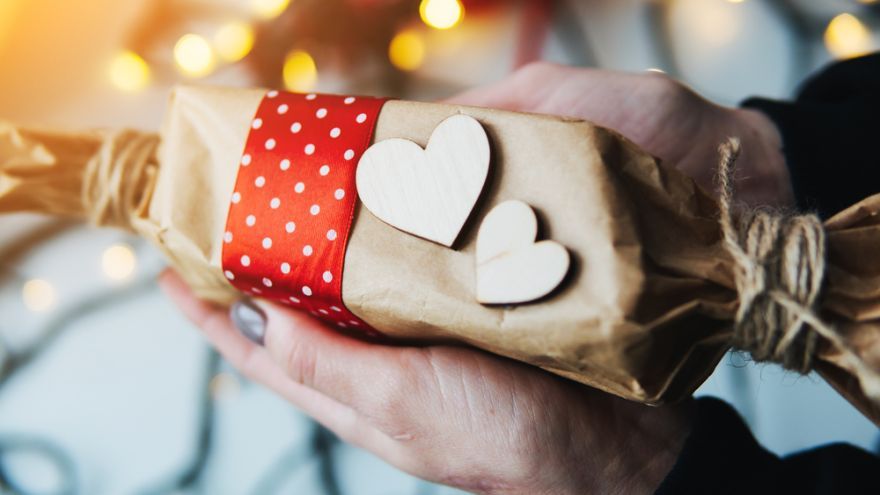 Každý z nás si zaslúži sviatky pokoja prežiť v radosti a pohode. Aby tomu tak skutočne bolo, potrebujeme sa k sebe opäť priblížiť, ak sa naše srdcia počas roka v zhone povinností od seba vzdialili. 