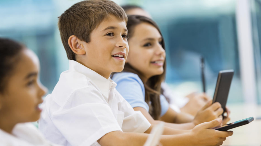 Zástupcovia fínskej spoločnosti Fun Academy (spinoff Rovio Entertainment & Angry Birds), slovenského občianskeho združenia EDUFACTORY a neziskovej organizácie EDULAB podpísali v Bratislave Memorandum o porozumení. 