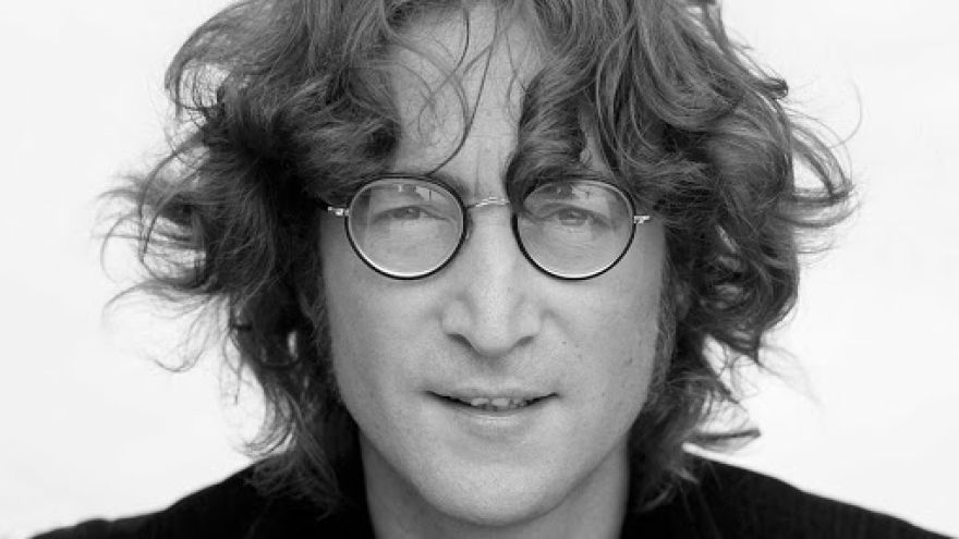 John Lennon je okrem hudby známy aj ako výtvarník, herec, spisovateľ a politický aktivista. Preslávil sa aj niektorými svojimi výrokmi. 