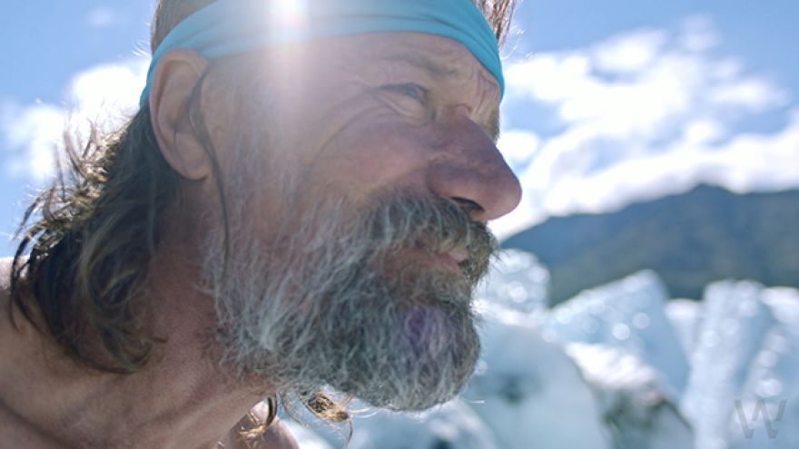 Wim Hof prezývaný Iceman dokáže veci, o ktorých by sa vám nesnívalo. Svoje telo má absolútne pod kontrolou. 