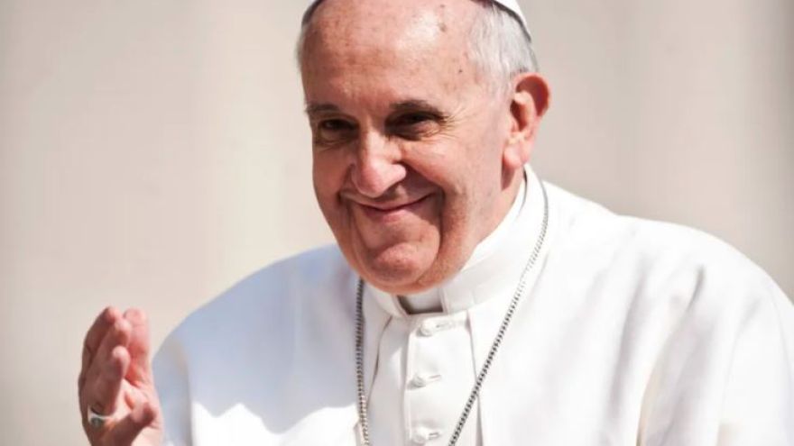 Pápež František, vlastným menom Jorge Mario Bergoglio, SJ 