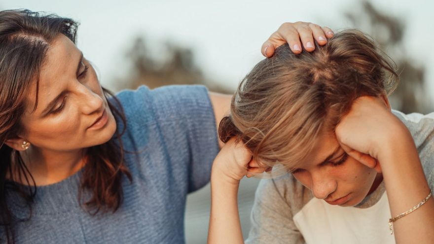 Alternatívne myslenie je nástroj, ktorý nám pomáha riadiť naše myšlienky z inej perspektívy a povzbudzuje nás  hľadať riešenia na vzniknuté problémy, ale tiež vidieť život optimistickejším spôsobom.