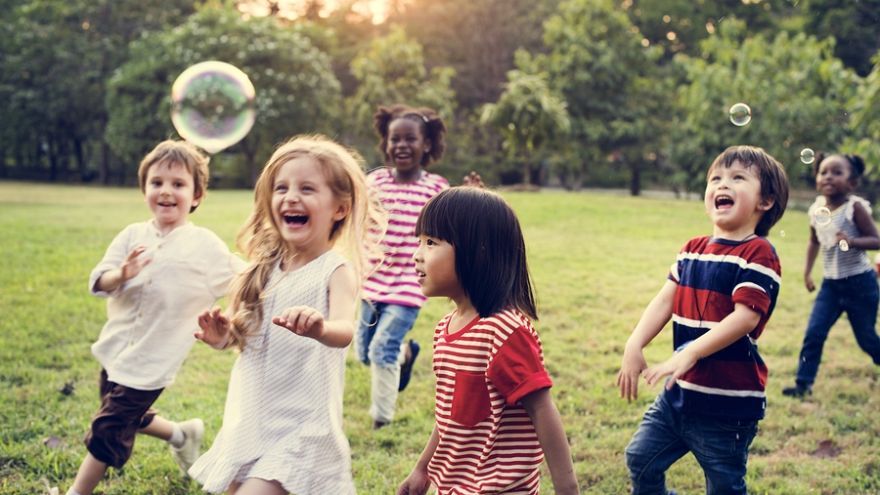 Vedci z University of Cambridge zistili, že deti, ktoré mali v troch rokoch lepšiu schopnosť sa s rovesníkmi hrať, o štyri roky neskôr mali menej psychických ťažkostí. 