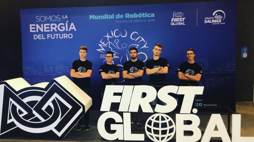 Naši reprezentanti na robotickej súťaži FIRST Global 2018.
