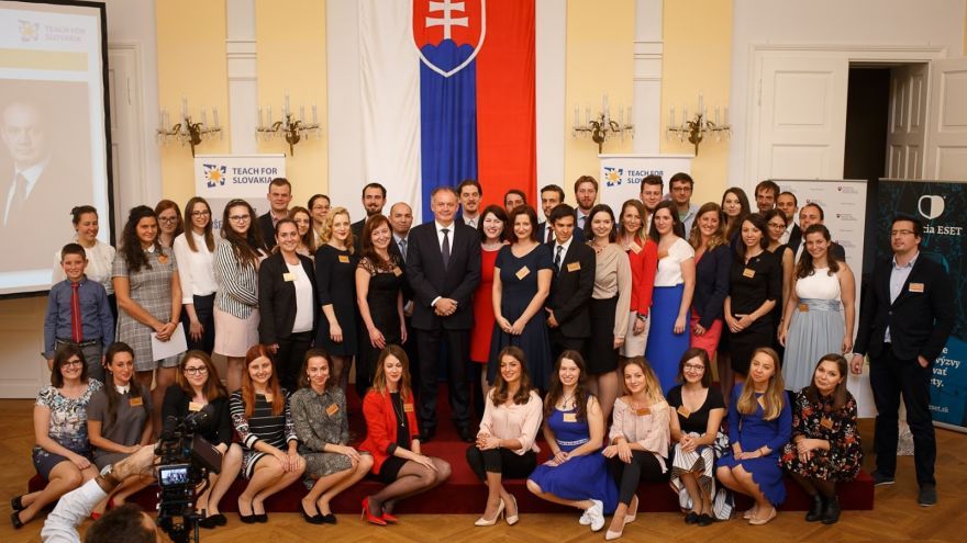 Účastníci Teach for Slovakia na stretnutí s prezidentom.
