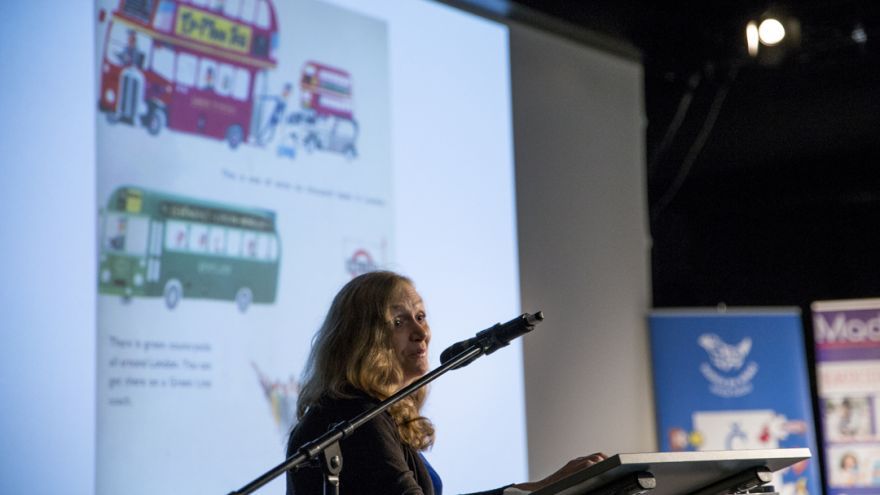 Ragnheiður Gestsdóttir na Konferencii (ne)obyčajných rodičov na Slovensku.