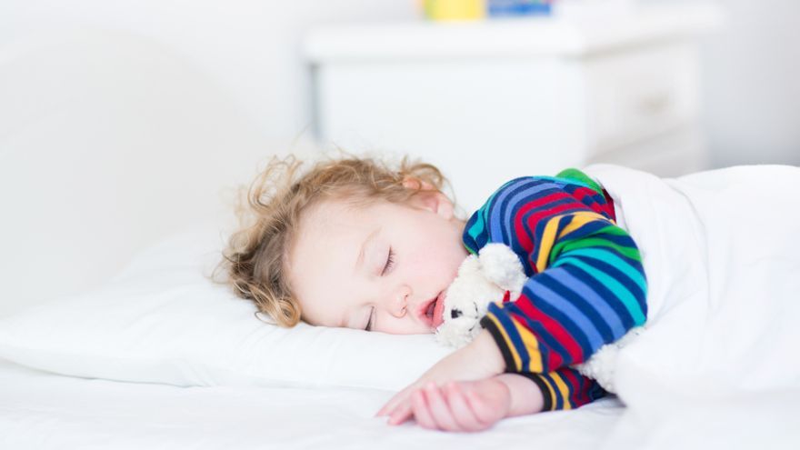 Detský spánok vo významnej miere ovplyvňuje aj ten rodičovský a navyše aj zdravie a pohodu rodičov.