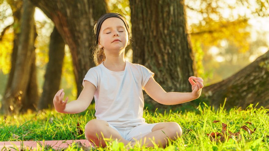 Dychové cvičenia môžu byť aj pre deti veľmi užitočné. Pomôžu im zvládať stres a uvoľniť telo i myseľ.