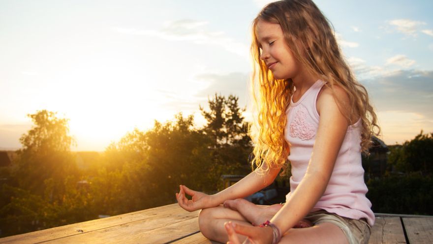 Meditácia pomôže deťom uvoľniť sa, relaxovať, zbaviť sa stresu a spojiť sa so svojím vnútorným ja.