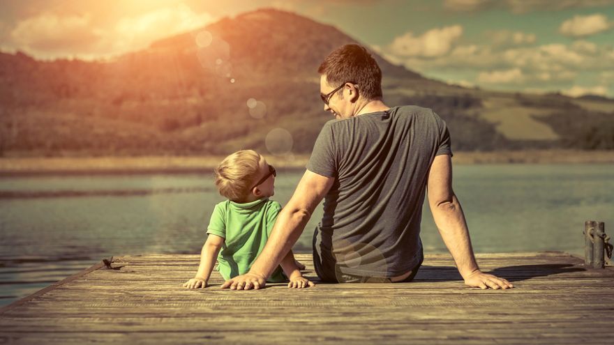Otcovia môžu dať synom do života nezabudnuteľné lekcie.